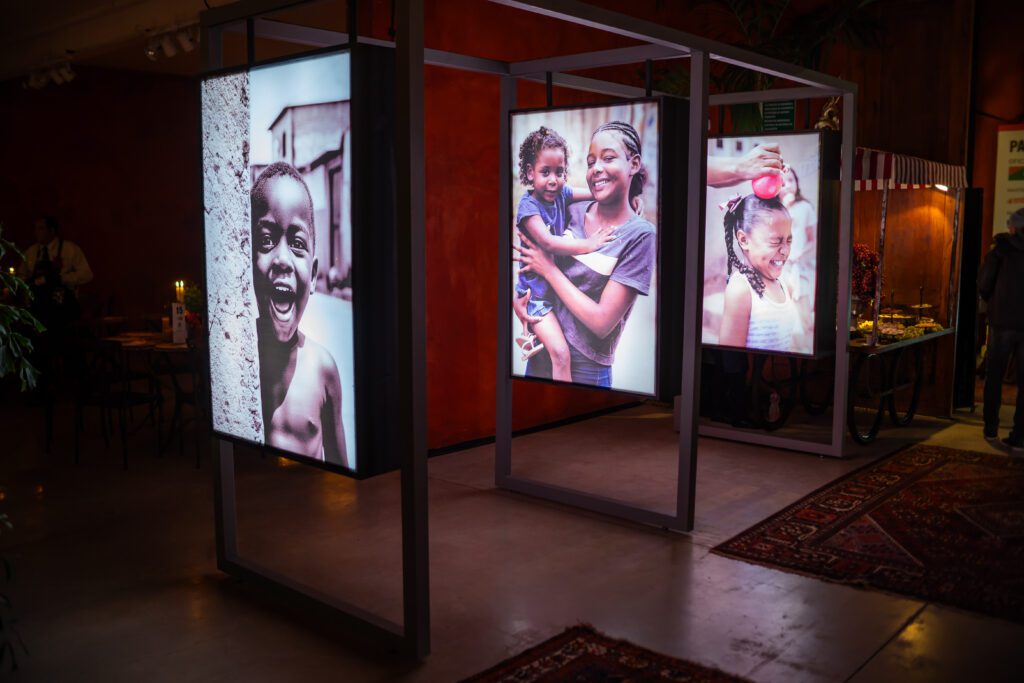A Exposição do Clube do Grito vai apresentar ao público o impacto social do Instituto O Grito e histórias transformadas por meio do clube.